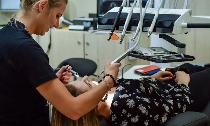 denti-fissi-in-un-giorno-cuneo